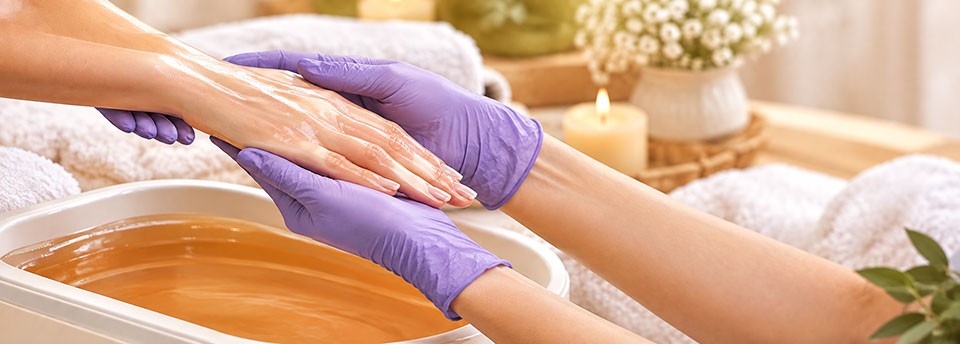 Zabieg parafinowy na dłonie – terapia pielęgnacyjna dla skóry rąk